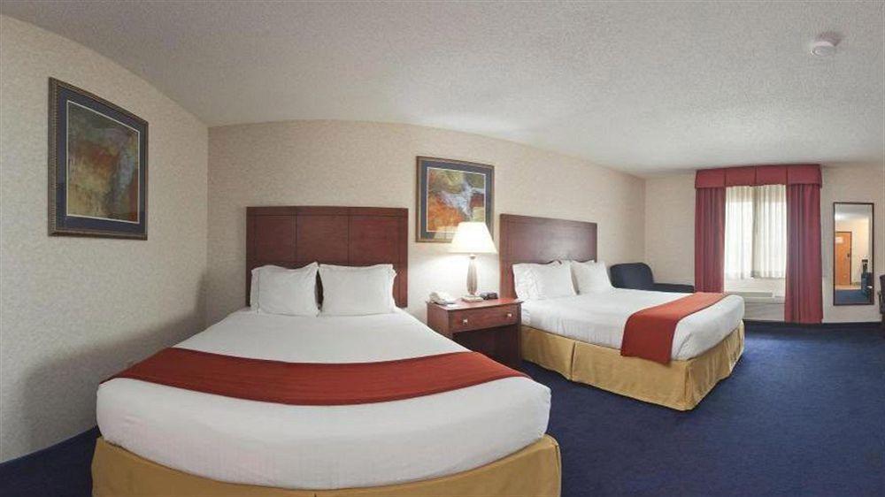 Holiday Inn Express Deforest By Ihg Buitenkant foto