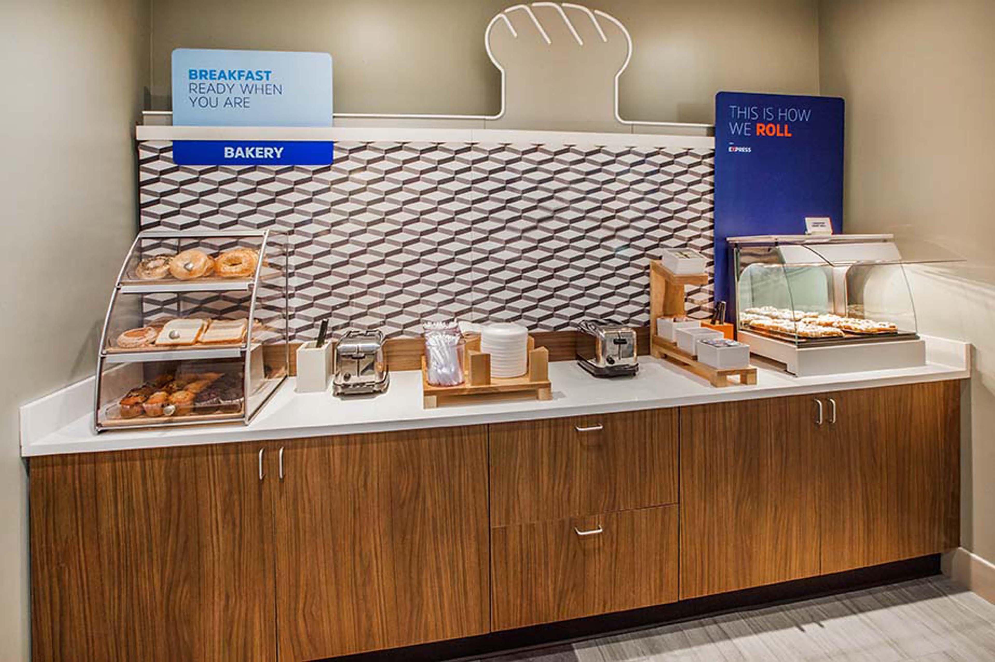 Holiday Inn Express Deforest By Ihg Buitenkant foto
