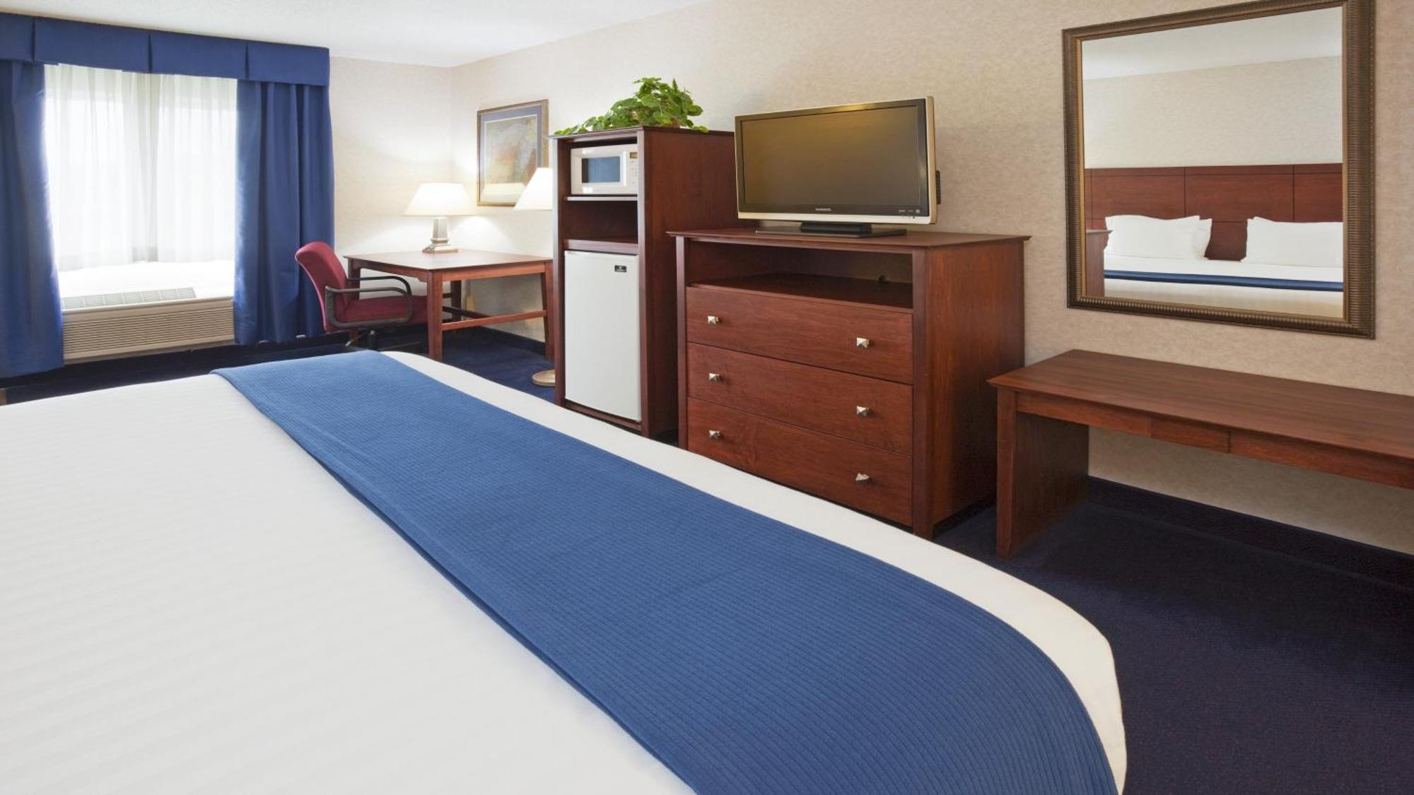 Holiday Inn Express Deforest By Ihg Buitenkant foto