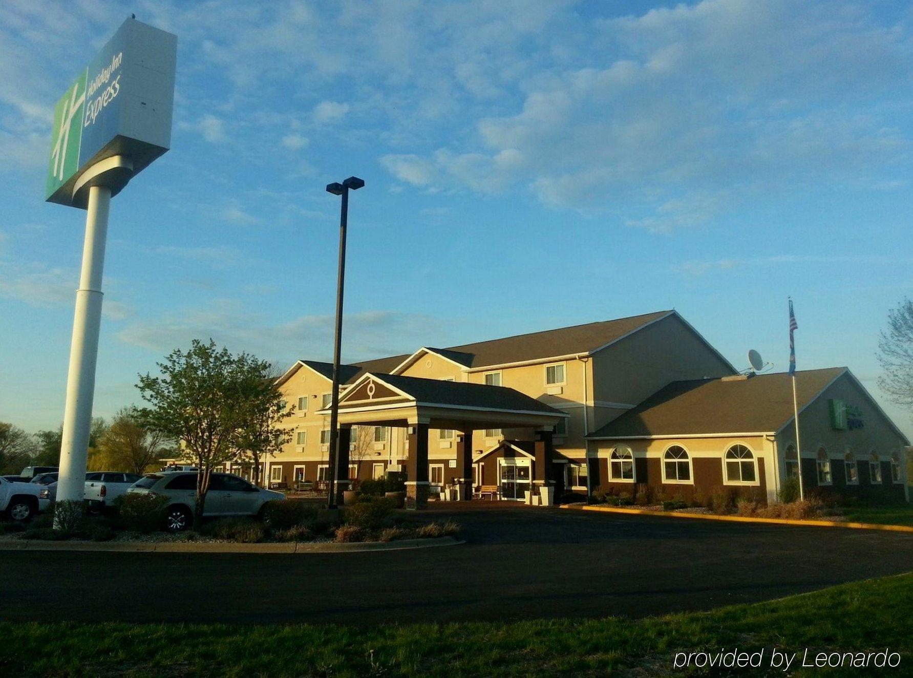 Holiday Inn Express Deforest By Ihg Buitenkant foto