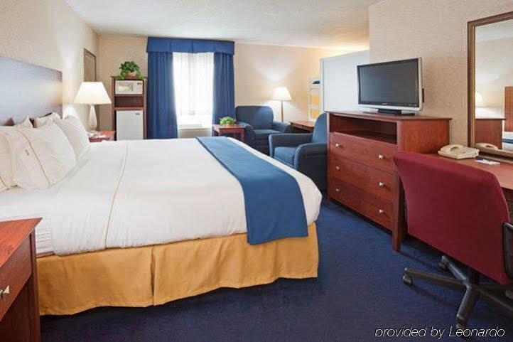 Holiday Inn Express Deforest By Ihg Buitenkant foto