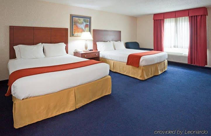 Holiday Inn Express Deforest By Ihg Buitenkant foto