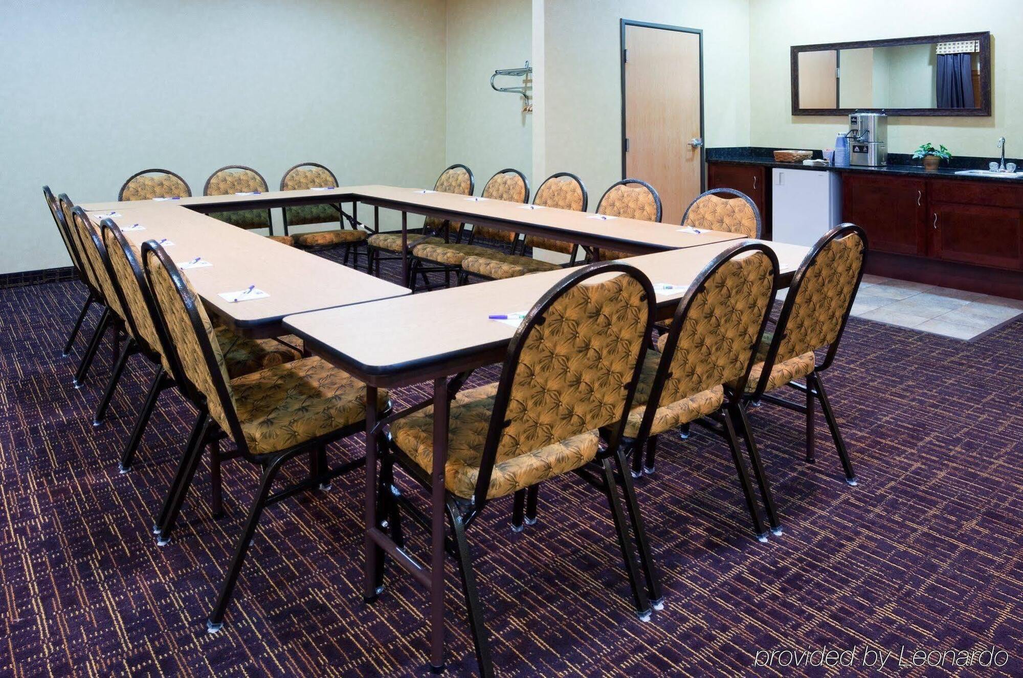 Holiday Inn Express Deforest By Ihg Buitenkant foto