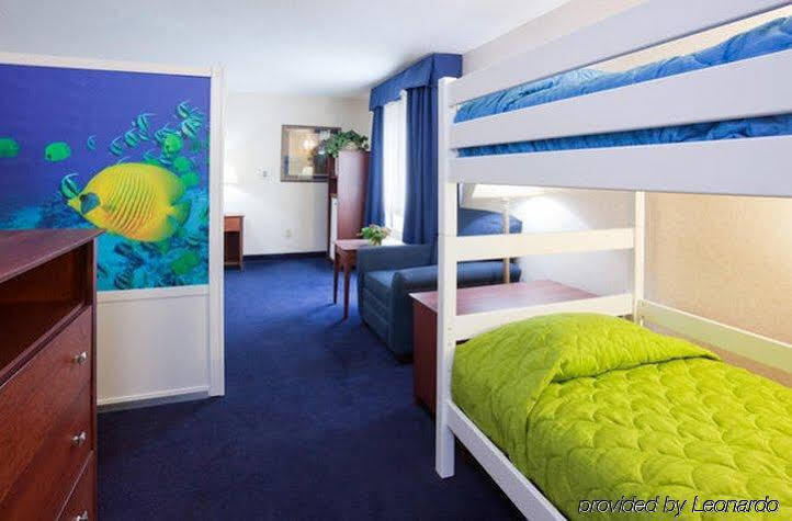 Holiday Inn Express Deforest By Ihg Buitenkant foto